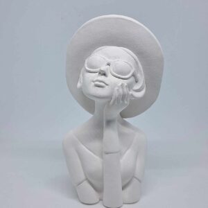 Popiersie gipsowe DAMA W KAPELUSZU