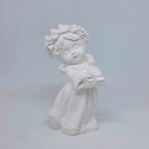 Dziewczynka z gołąbkiem